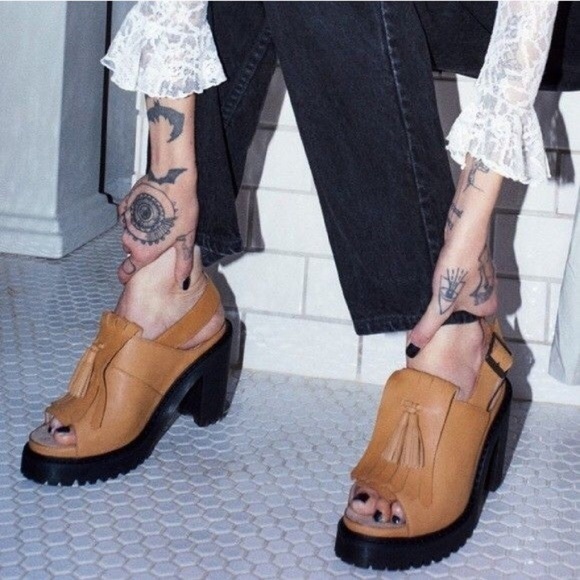 Dr. Martens Shoes - DR. MARTENS SERAPHINA KILTIE SAN DIEGO IN TAN
